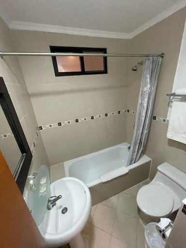 Bathroom 3, Hotel Plaza Monte Carlo, Guayaquil