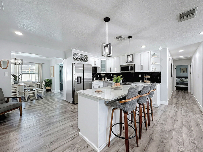 Interior 2, 3485 Floral Drive SE, Pinellas