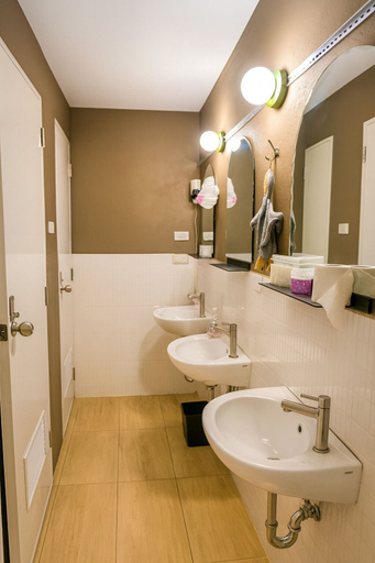 Bathroom 3, Shanti Hostel, Muang Chiang Mai
