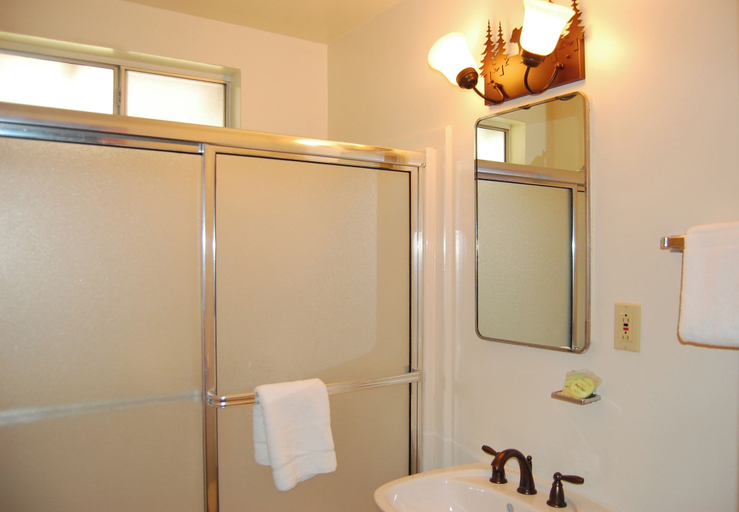 Bathroom 3, Ox Yoke, Mariposa