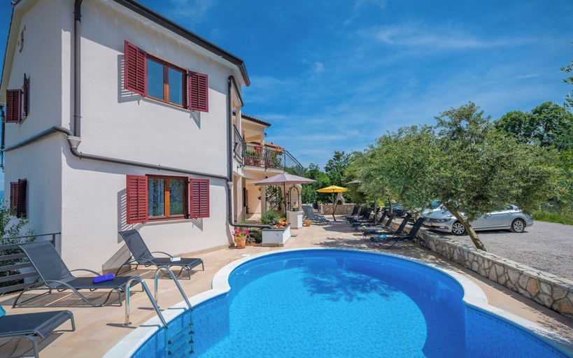 Pool 4, Seaside Apartment With Jacuzzi in Drenje, Raša