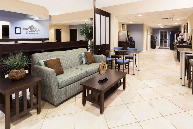 Public Area, Microtel Inn & Suites by Wyndham Spring Hill/Weeki Wachee, Hernando