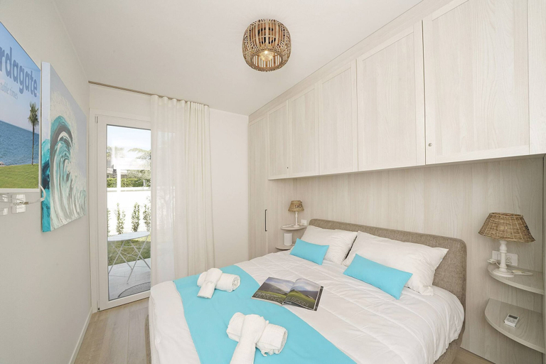 Room 4, Lagolux in Sirmione With 2 Bedrooms and 2 Bathrooms, Brescia