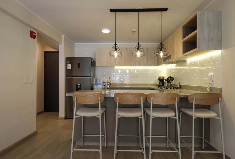 Room 4, w Exquisite 2BR w Balcony in Miraflores, Lima