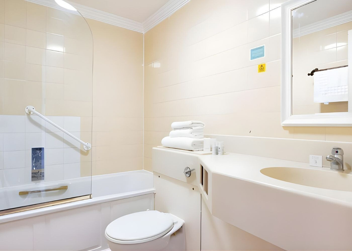 Bathroom 3, The Carlton Hotel, Norfolk