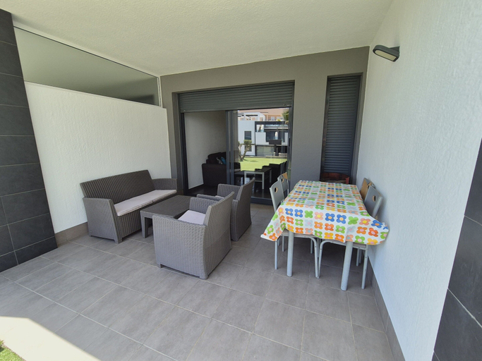 Outdoor dining, Garden-view Flat in Punta Prima, Alicante