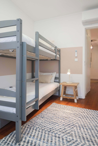 Room 2, Liiiving in Porto - Downtown Comfort House, Porto