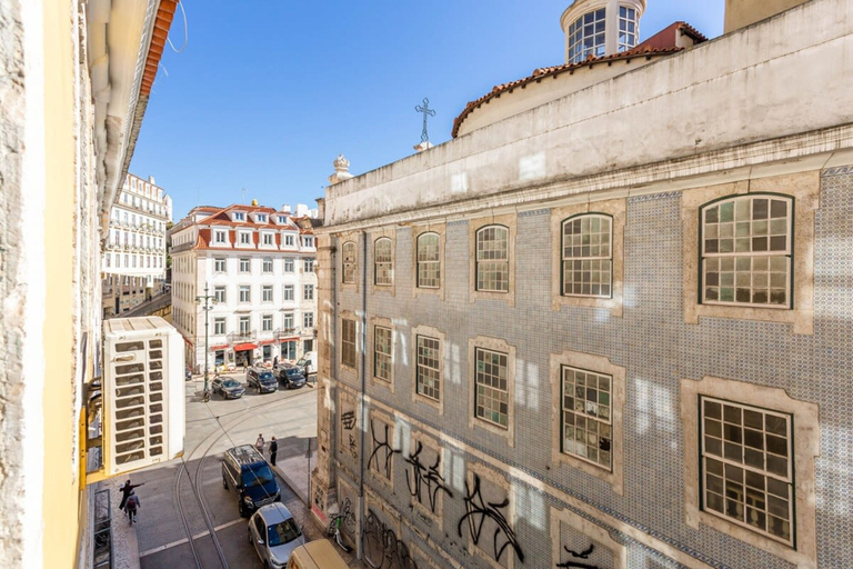 Room 3, Super Central Walk Anywhere w AC Lift Parking, Lisbon