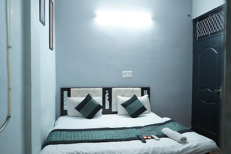 Room 4, Roomshala Hotel Prince Residency, Delhi