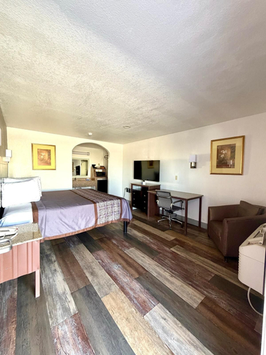 Room 5, Kermit Inn, Winkler