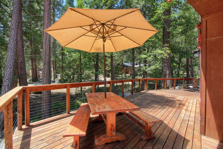 Interior 5, Jolie Cabin, Mariposa