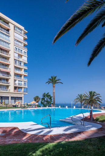 Primary image, Bright Coastal Apartment with Pool, Málaga