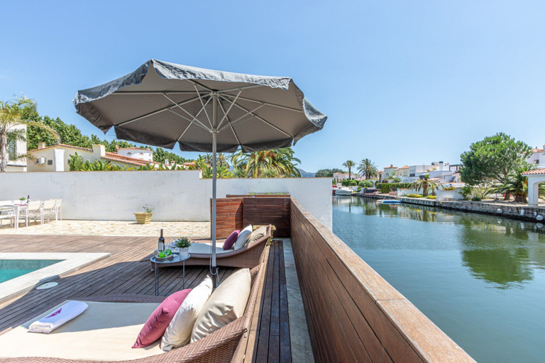 Exterior 5, Villa in Empuriabrava With Pool & Boat Mooring, Girona