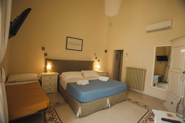 Bedroom 3, 4Brooms Boutique B&B, Lecce