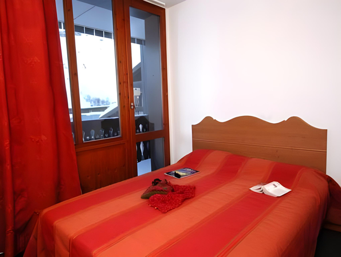 Bedroom 2, Residence Odalys Les Hauts du Rogoney, Savoie