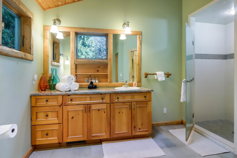Bathroom 4, Boardman Monarch Upscale River Lodge HOT Tub!, Grand Traverse