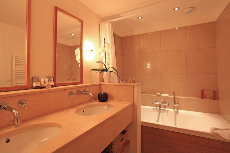 Bathroom 5, Domaine de Saint Endréol Golf & Spa Resort****, Var