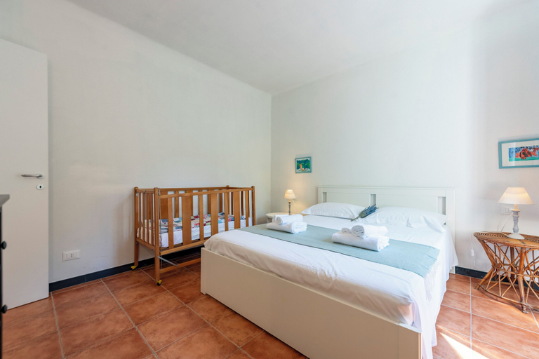 Room 4, Vernazza Apartments, La Spezia