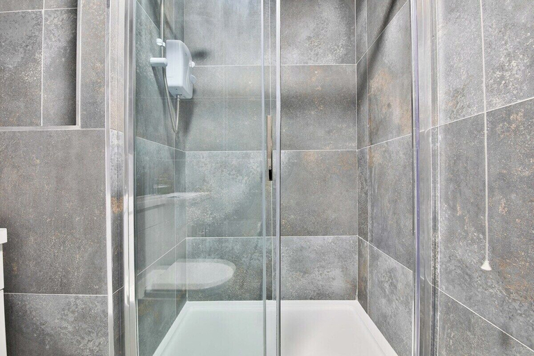 Bathroom 3, Amber Vista 2 Bedroom Apartments, Cardiff