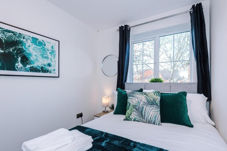Room 3, Gorton Place- Contractors & Families, Stockport