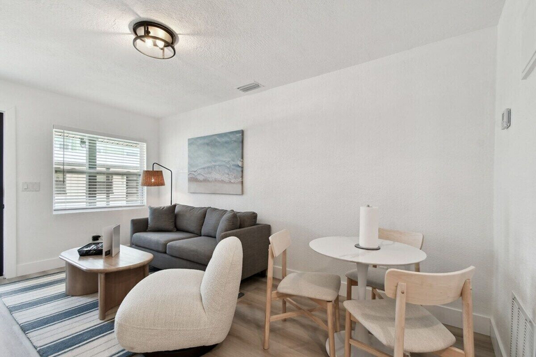 Interior 2, Stylish Treasure Island Getaway - Unit 8, Pinellas