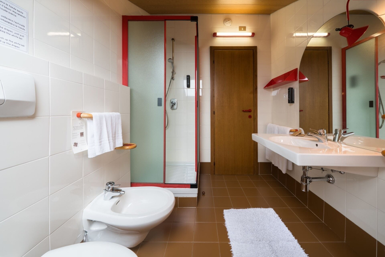 Bathroom 5, Hotel La Baita, Trento