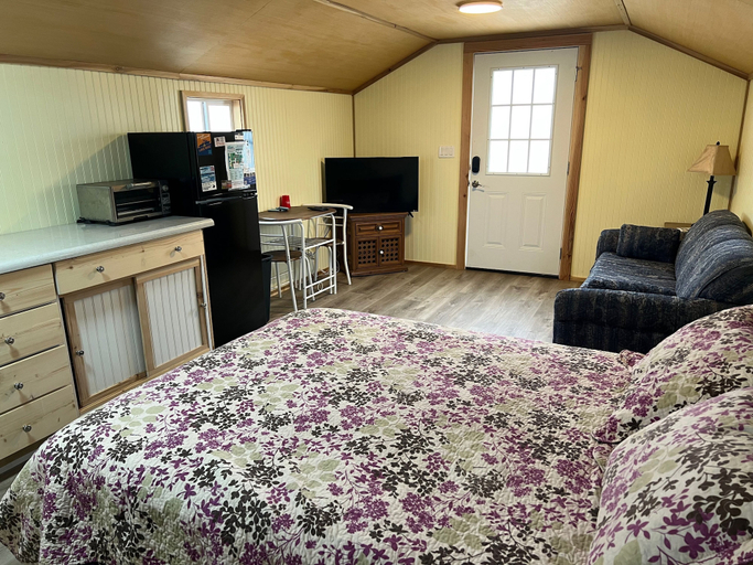 Room 4, Lakeside Valentine, Llano