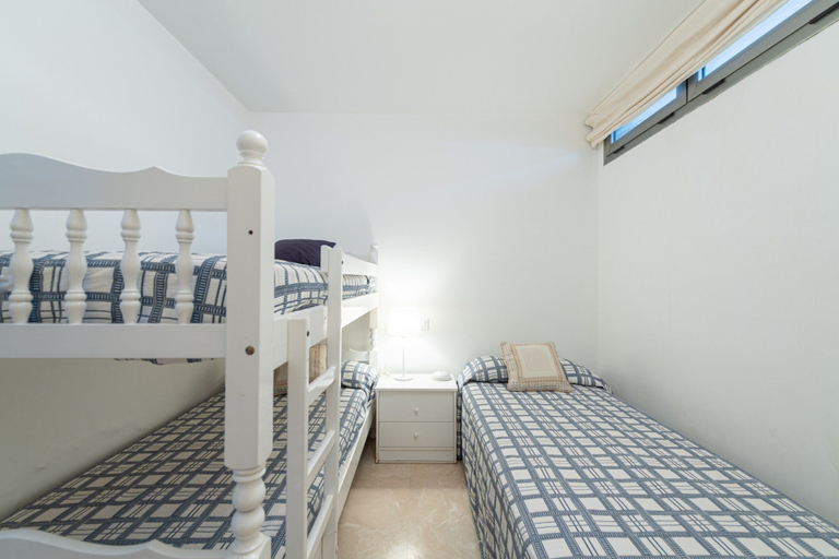 Room 4, Holiday Home in Spain Near the Beach & Marina, Las Palmas