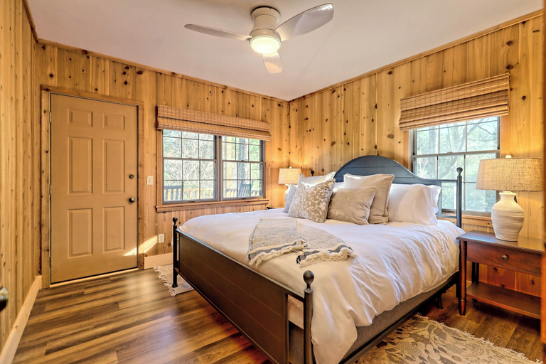 Interior 1, The Spotted Owl, Macon