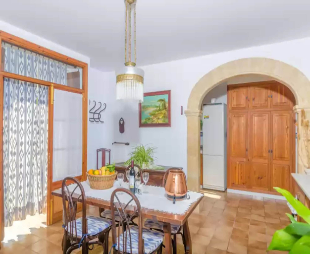 Dining 5, Charming Village Home & Pool, Baleares