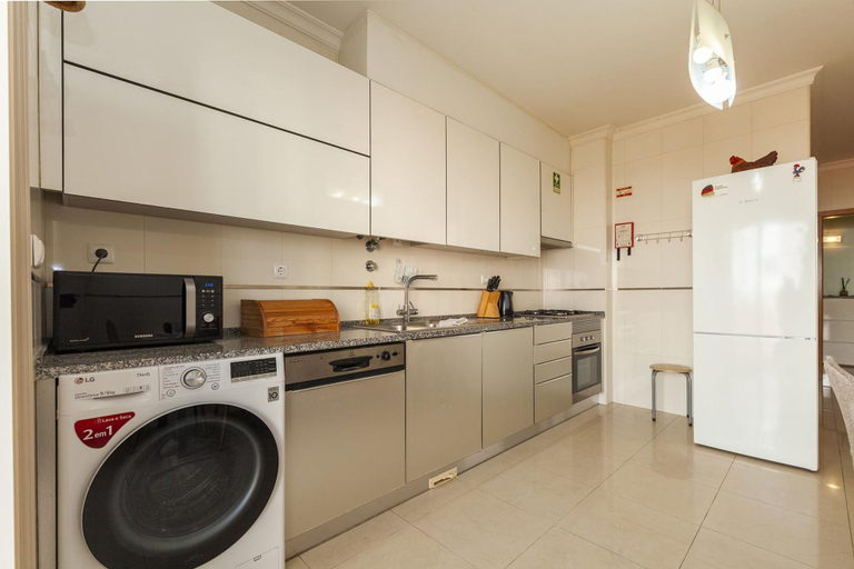 Room 3, C08 - Ladeira do Convento 3 Bed Apartment in Lagos, Lagos