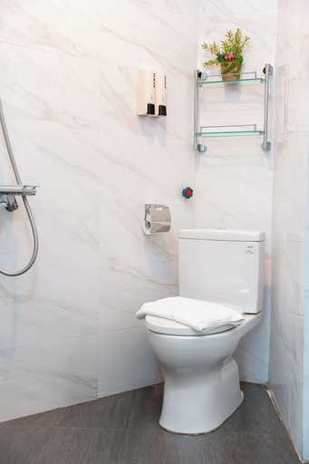 Bathroom 4, Thai Ha Hotel, Hạ Long