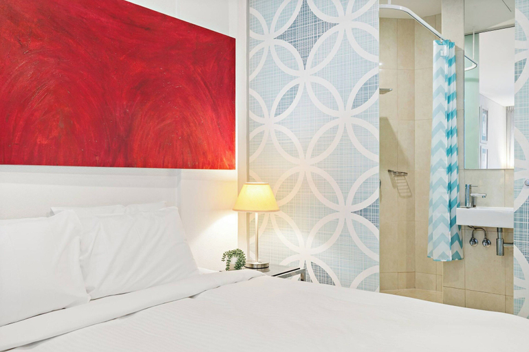 Room 4, Stylish Central Studio With Gym, Melbourne
