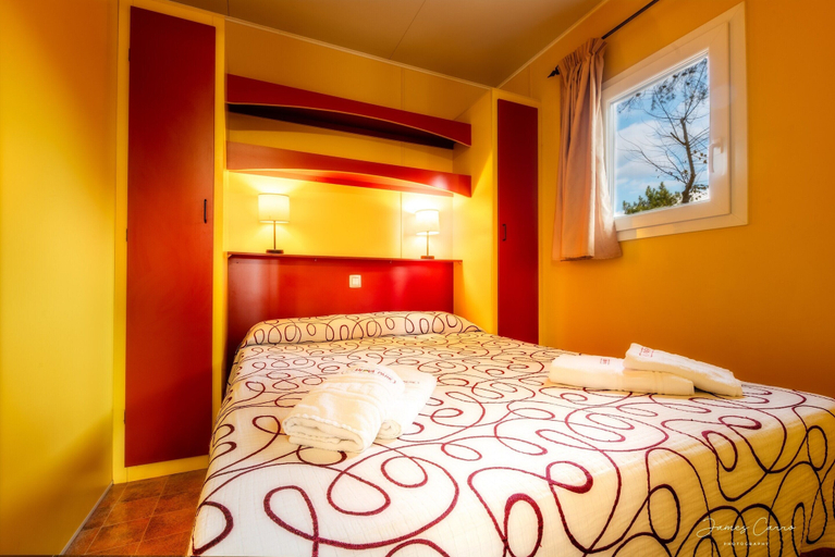 Bedroom 4, Chalet With air Conditioning on Beautiful Park, Barcelona