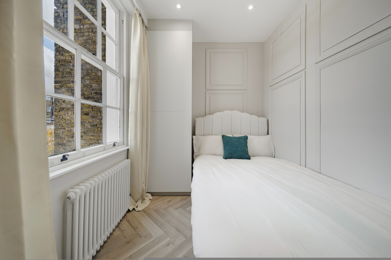 Room 3, Devonshire Terrace - 2 Bedroom Apartment, London