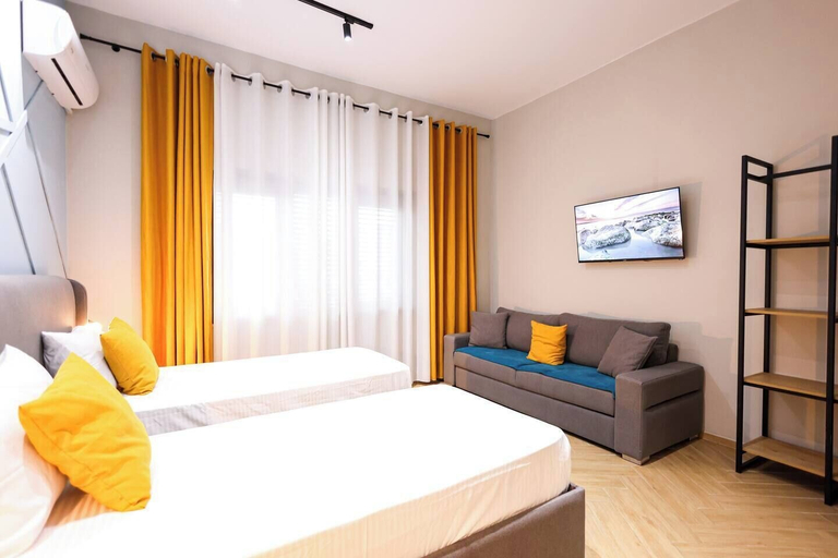 Room 2, Grandstay Central 104, Durrësit