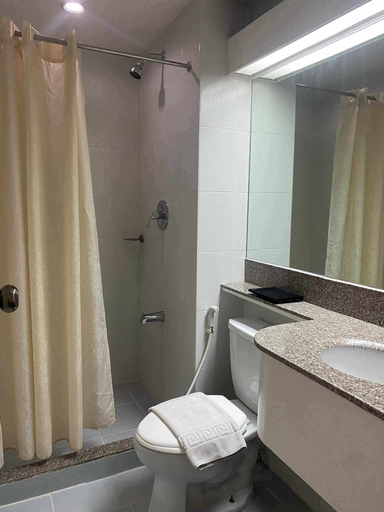Bathroom 4, Albergo Hotel, Baguio City
