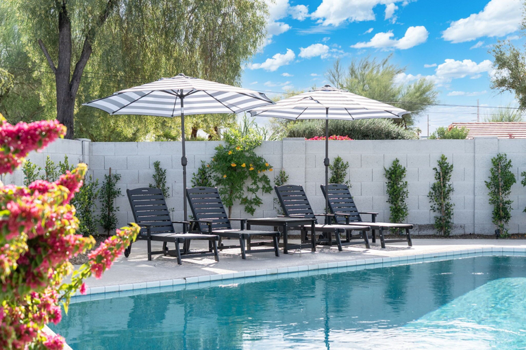 Room 5, NEW The Palmera Updated 4BR Retreat w Pool, Maricopa