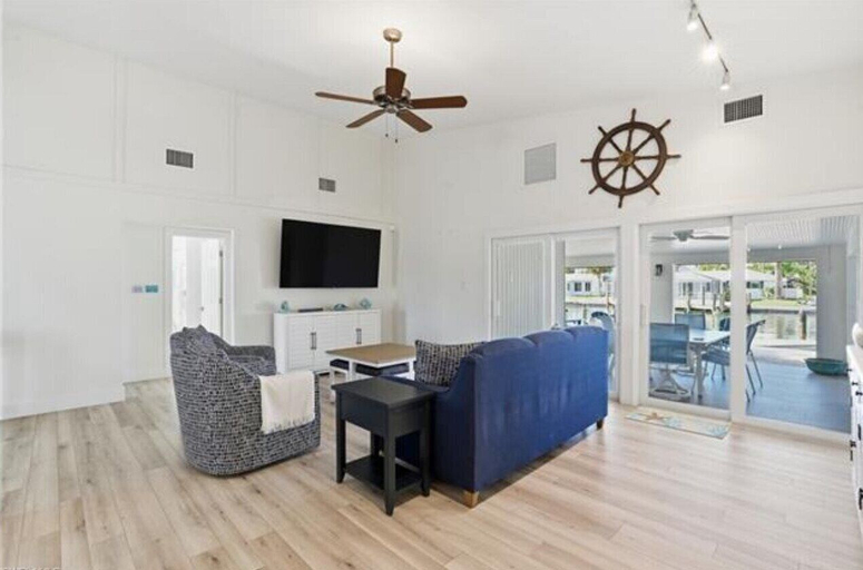 Room 3, Clear Day in Fort Myers Beach, Lee