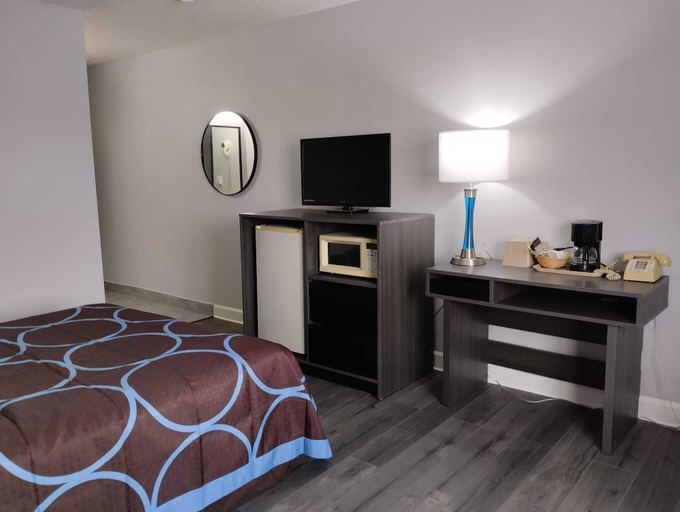 Bedroom 4, Super 8 by Wyndham Morris, Grundy