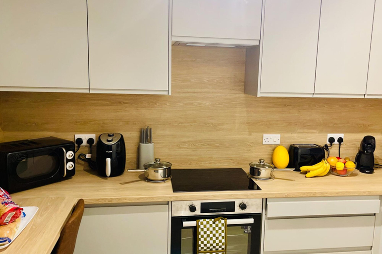 Private kitchen 2, Corby- Split Level Apartment With 3 Bedrooms, Northamptonshire