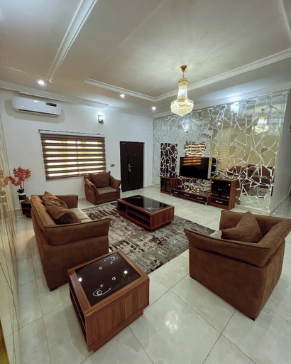 Others 3, Oscar's Apartment, AbujaMun