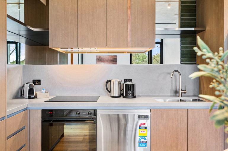 Private kitchen, Brand-new 2-bed With Rooftop Access, Melbourne