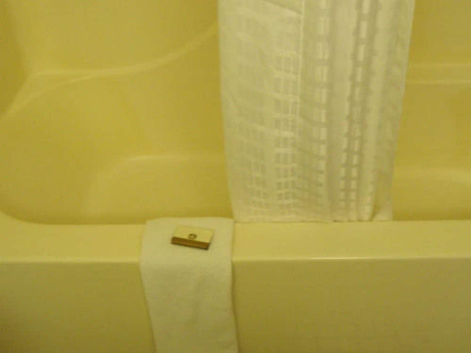 Bathroom, Marysville Surf Motel, Marshall