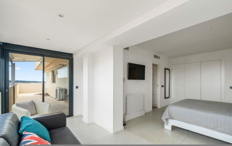 Room 2, 4 Bedroom Cannes Penthouse - Ocean View, Alpes-Maritimes
