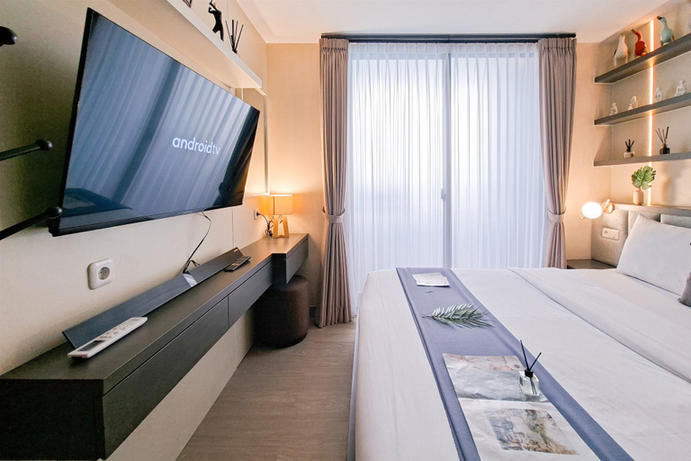 Room 5, Strategic Studio At Apartment Collins Boulevard, Tangerang