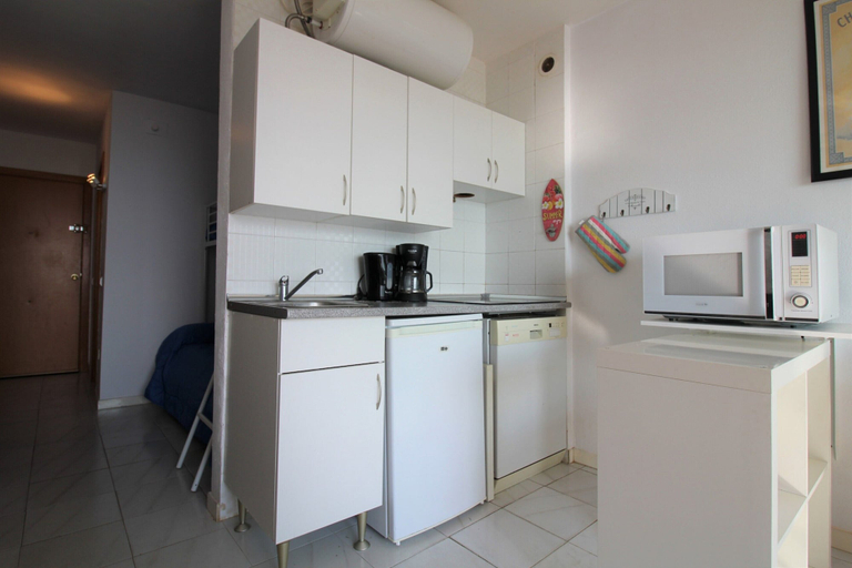 Private kitchen 1, Beachfront Apartment in Empuriabrava with Sea Views, Girona