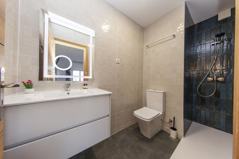 Room 2, B74 - Baluarte Holiday Flat in Lagos, Lagos