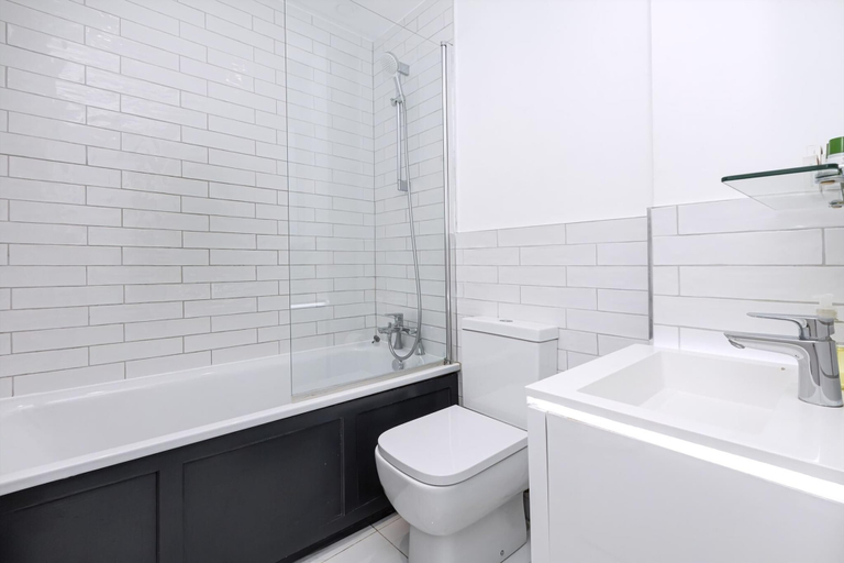 Bathroom 3, Stylish 2-bedroom Marylebone Retreat, London