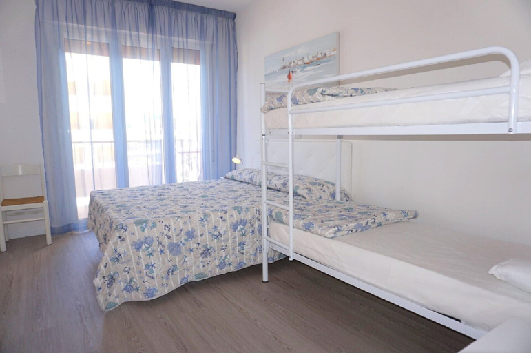 Bedroom 2, Apartment in Porto Santa Margherita by Beach, Venezia